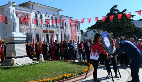 19 Mayıs Atatürk'ü Anma, Gençlik ve Spor Bayramı Münasebetiyle Çelenk Sunma Töreni Düzenlendi