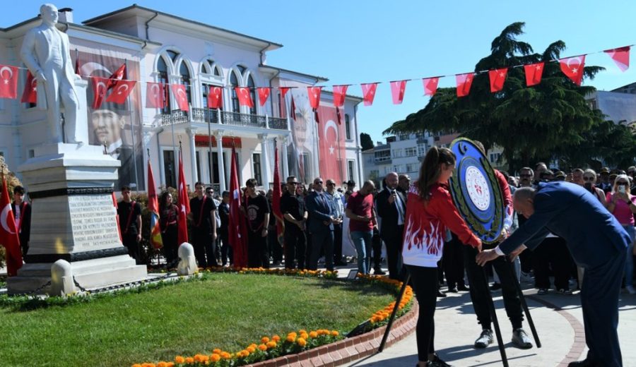 19 Mayıs Atatürk'ü Anma, Gençlik ve Spor Bayramı Münasebetiyle Çelenk Sunma Töreni Düzenlendi