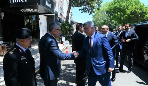 Bakan Bolat ve Vali Soytürk İl Emniyet Müdürlüğü Personeli ile Bayramlaştı
