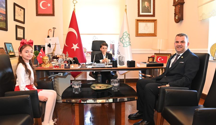 Başkan Nallar Koltuğu Çocuk Meclisi Başkanına Emanet Etti