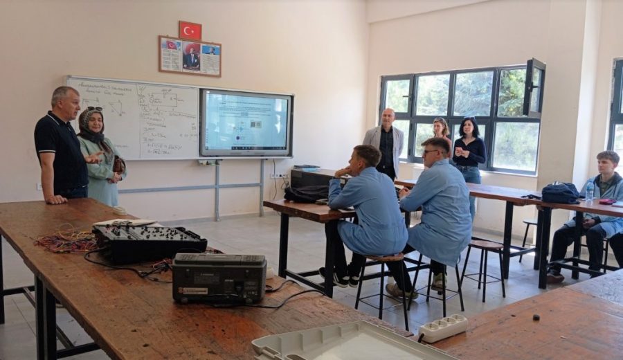 Mesleki ve Teknik Eğitim Kurumlarımızda "Maarifin Kalbinde Marifetli Gençlik" Etkinlikleri Gerçekleştirildi