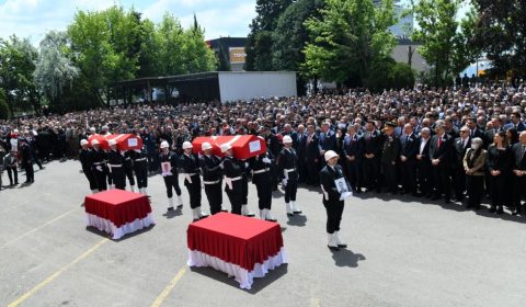 Şehit Polis Memurları İçin İlçe Emniyet Müdürlüğünde Resmi Tören Düzenlendi