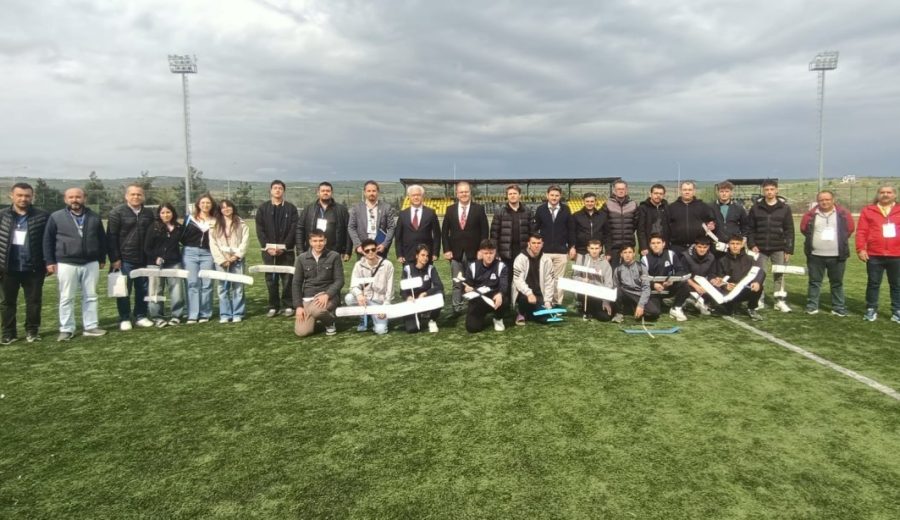 Tekirdağ BİLSEM 2.Model Uçak ve Lastik Motorlu Model Uçak Yarışması İlçemiz 13 Kasım Stadı'nda Gerçekleştirildi.