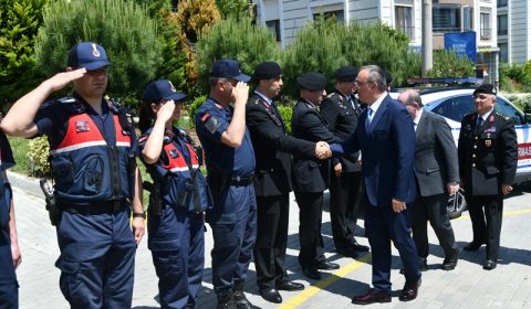 Vali Soytürk Jandarma Uygulama Noktasında Görev Yapan Personelle Bayramlaştı