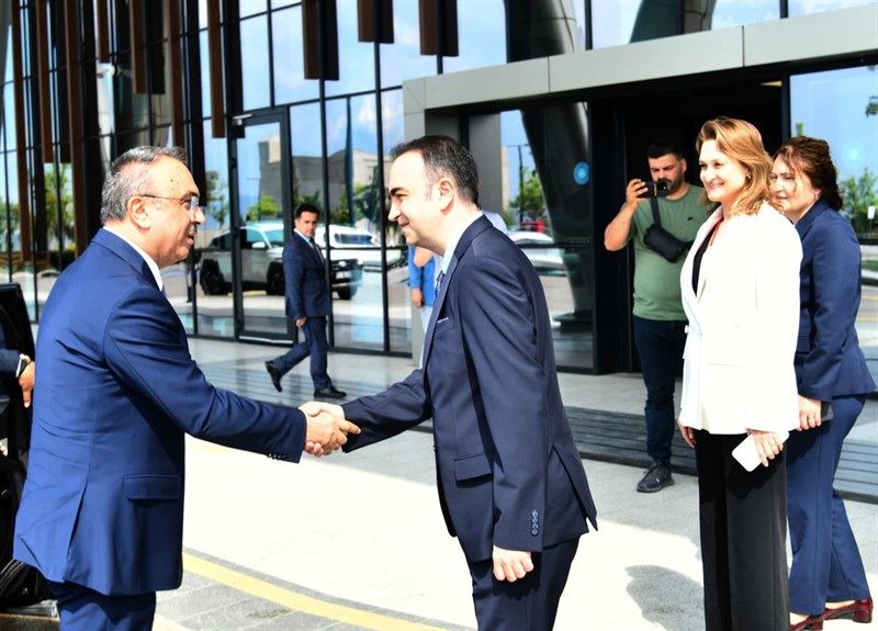 Vali Soytürk Kurban Bayramı Münasebetiyle Tekirdağ Şehir Hastanesi'ni Ziyaret Etti