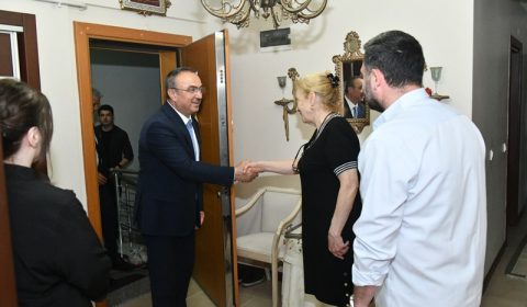 Vali Soytürk Merhum Gazi'nin Ailesi'nin Bayramını Kutladı