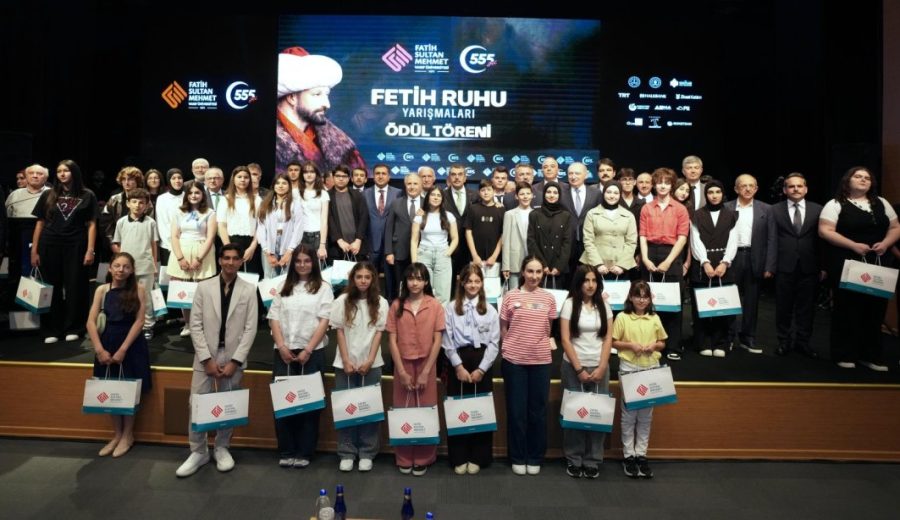 Bakan Tekin, "Fetih Ruhu Yarışmaları Ödül Töreni"ne Katıldı
