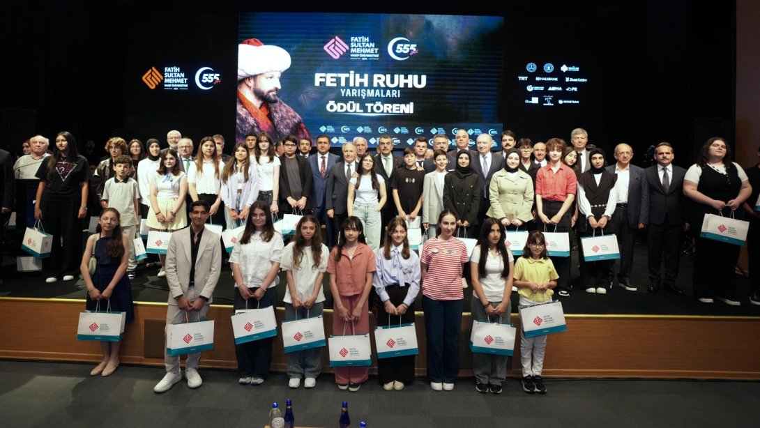 Bakan Tekin, "Fetih Ruhu Yarışmaları Ödül Töreni"ne Katıldı