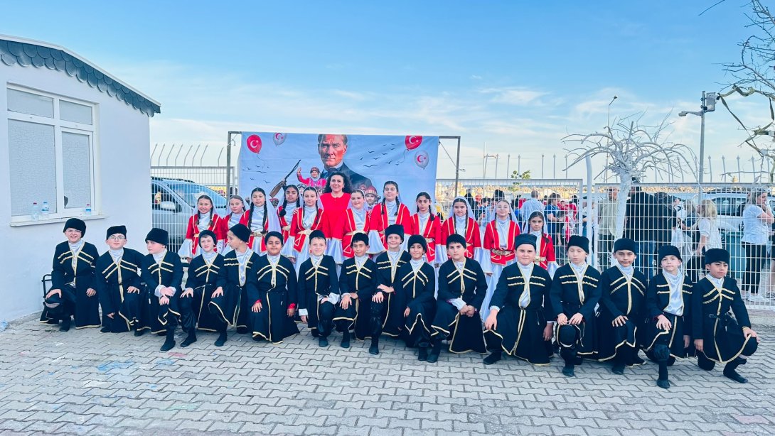 Hüseyin Pehlivan İlkokulu'nda "Maarifin Kalbinde Çocuk" Halk Oyunları Gösterisi Gerçekleştirildi