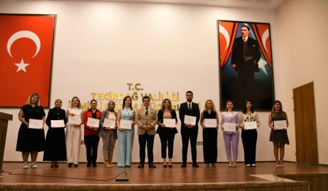 İl Millî Eğitim Müdürü Dr. Aziz Yeniyol, Sosyal Sorumluluk ve Farkındalık Çalışmalarına Katkı Sunan Öğretmenlere Teşekkür Belgelerini Takdim Etti
