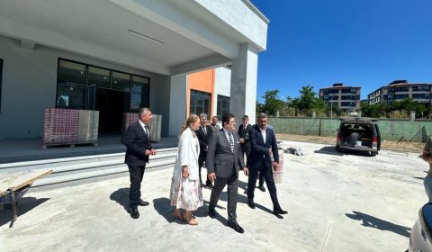 İl Milli Eğitim Müdürü Dr. Aziz Yeniyol, Yeniçiftlik'te Okul İnşaatında İncelemelerde Bulundu