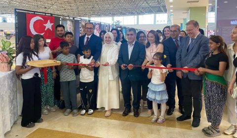 İlçe Milli Eğitim Müdürü Fahri Kırmızı 13 Kasım Ortaokulu Resim Sergisi'nin Açılışını Yaptı
