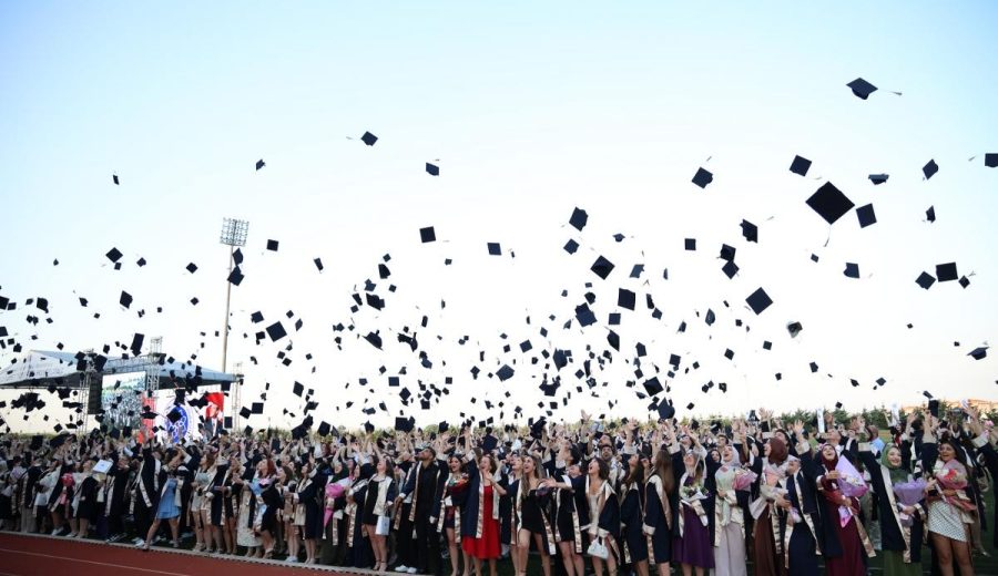 ÜNİVERSİTEMİZ 2025-2026 AKADEMİK YILI ÖNLİSANS MEZUNİYET TÖRENİ GERÇEKLEŞTİ