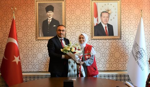 Vali Soytürk Damla Gönüllük Hareketi Kapsamında İlimizi Ziyaret Eden Öğrencileri Kabul Etti