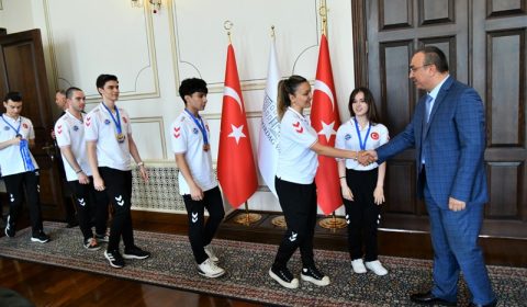 Vali Soytürk Serbest Dalış Dünya Şampiyonası'nda Derece Elde Eden Sporcuları Kabul Etti