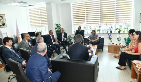 Vali Soytürk Ultrasonografi Cihazı Bağışında Bulunan Hayırsevere “Teşekkür Belgesi” Takdim Etti