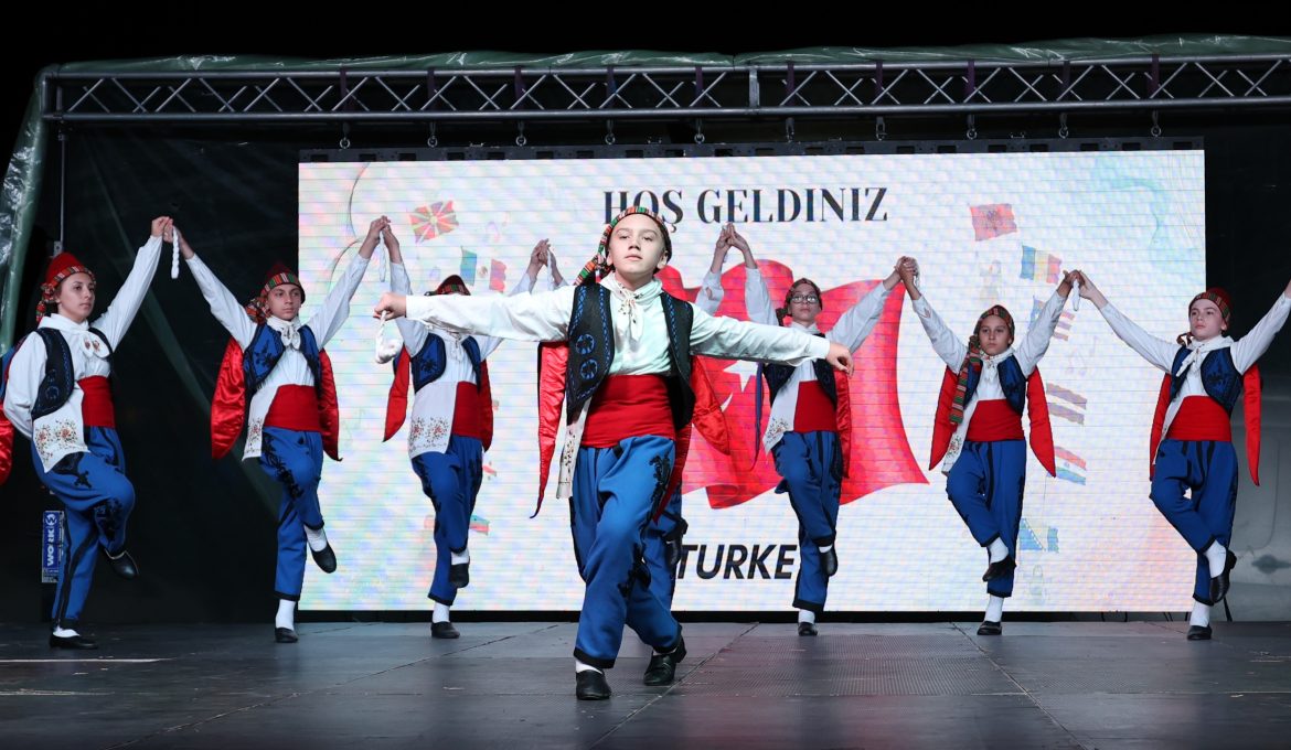 HALK OYUNLARI EKİBİMİZDEN MAKEDONYA’DA BÜYÜLEYEN PERFORMANS