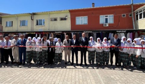 İlçemiz Halk Eğitimi Merkezi Müdürlüğü bünyesinde Karacakılavuz Mahallesi'nde açılan Giyim Üretim Teknolojisi Kursu kursiyerleri tarafından...