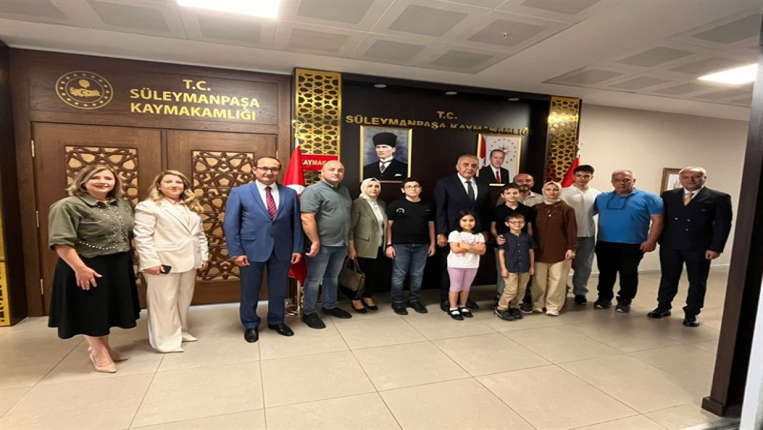 Kaymakamımız Sayın Mahmut Nedim TUNÇER, Liselere Geçiş Sistemi (LGS) kapsamında gerçekleştirilen merkezi sınavda ilçemizden 500 tam puan..