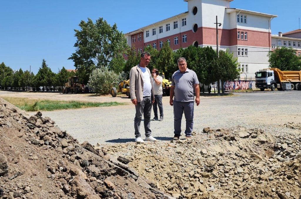 Okullar Bölgesinde Yol Çalışmaları Başladı