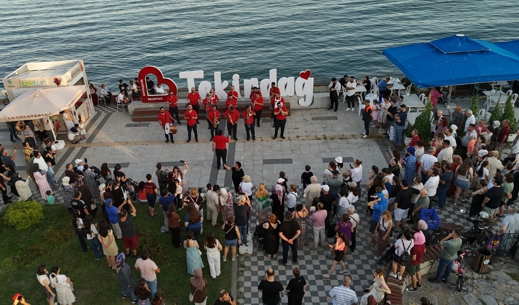 "YAZ KONSERLERİ" MÜZİK COŞKUSUNU İLÇELERE TAŞIYOR