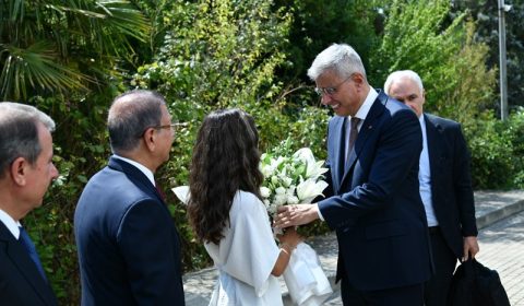 Bakan Memişoğlu Koçak Farma’yı Ziyaret Etti