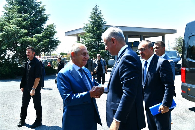 Bakan Memişoğlu Ulkar Kimya’yı Ziyaret Etti