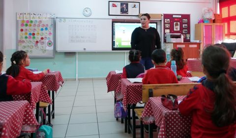 Her İkisi De Sözleşmeli Öğretmen Olan Eşlerin Aile Birliğine Bağlı İller Arası Yer Değiştirme Duyurusu Yayımlandı