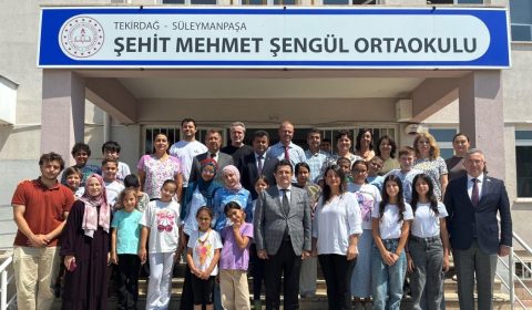 İl Millî Eğitim Müdürü Dr. Aziz Yeniyol, Şehit Mehmet Şengül Ortaokulunda Yaz Okulu ve DYK Kurslarını Ziyaret Etti