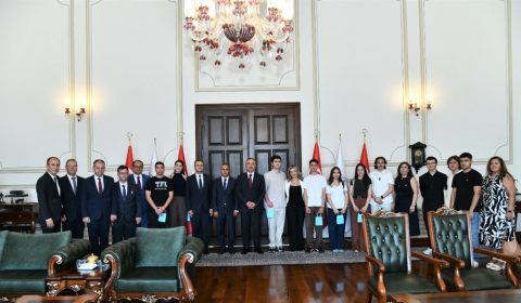Vali Soytürk 2026 YKS'de Derece Elde Eden Öğrencileri Makamında Kabul Etti