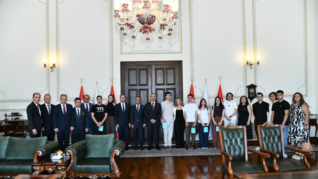 Vali Soytürk 2026 YKS'de Derece Elde Eden Öğrencileri Makamında Kabul Etti
