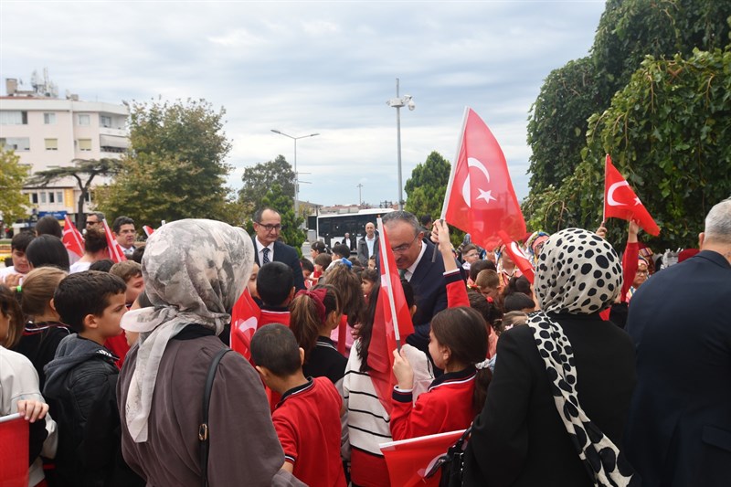 2026-2027 Eğitim Öğretim Yılı İlköğretim Haftası Etkinlikleri Kapsamında Çelenk Sunma Töreni Gerçekleştirildi