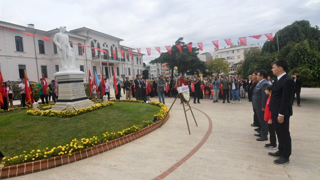2026-2027 Eğitim Öğretim Yılı İlköğretim Haftası Kapsamında Çelenk Sunma Töreni Gerçekleştirildi