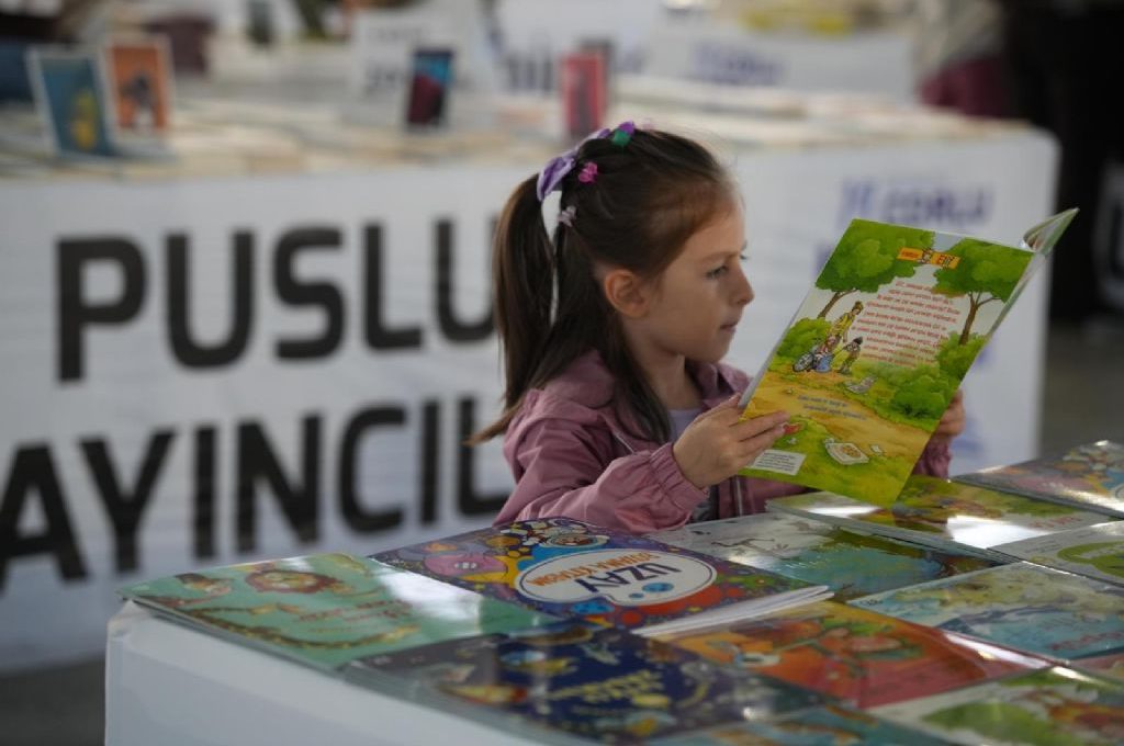 Çorlu`da Kitap Rüzgârı Esti