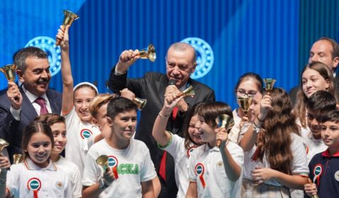 CUMHURBAŞKANI ERDOĞAN, TÜRKİYE'NİN PISA 2025 BAŞARISINI TEBRİK ETTİ