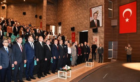 "Dijital Bağımlılık Çağında Birey ve Aile" Konulu Konferans Düzenlendi