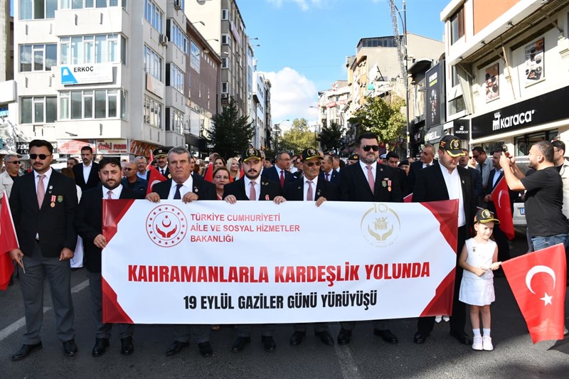 Gaziler Günü Münasebetiyle Yürüyüş Düzenlendi