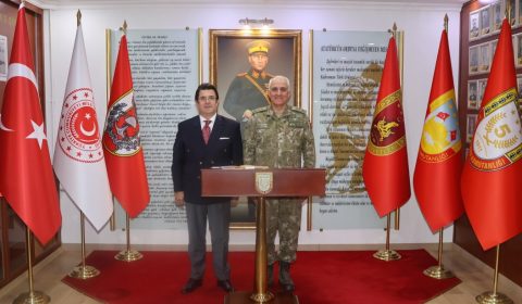İl Millî Eğitim Müdürü Dr. Aziz Yeniyol, 5'inci Kolordu Komutanı Gazi Tümgeneral Davut Alâ'yı Ziyaret Etti