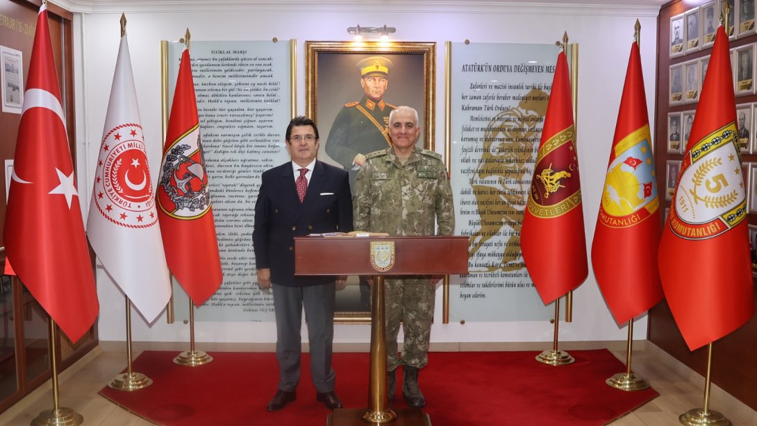 İl Millî Eğitim Müdürü Dr. Aziz Yeniyol, 5'inci Kolordu Komutanı Gazi Tümgeneral Davut Alâ'yı Ziyaret Etti