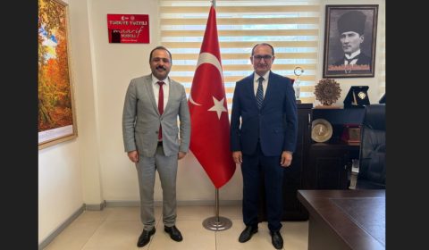 İlçemiz Yunus Emre İlkokulu / Ortaokulu Okul Müdürü İsmail Akkaş İlçe Milli Eğitim Müdürü Fahri Kırmızı'yı Makamında Ziyaret Etti
