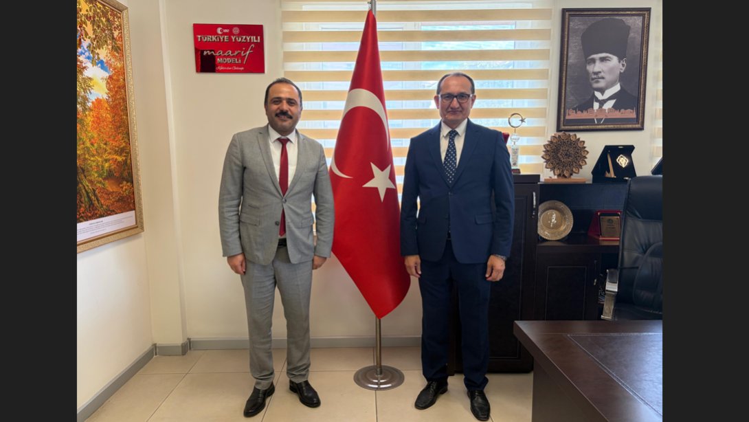 İlçemiz Yunus Emre İlkokulu / Ortaokulu Okul Müdürü İsmail Akkaş İlçe Milli Eğitim Müdürü Fahri Kırmızı'yı Makamında Ziyaret Etti