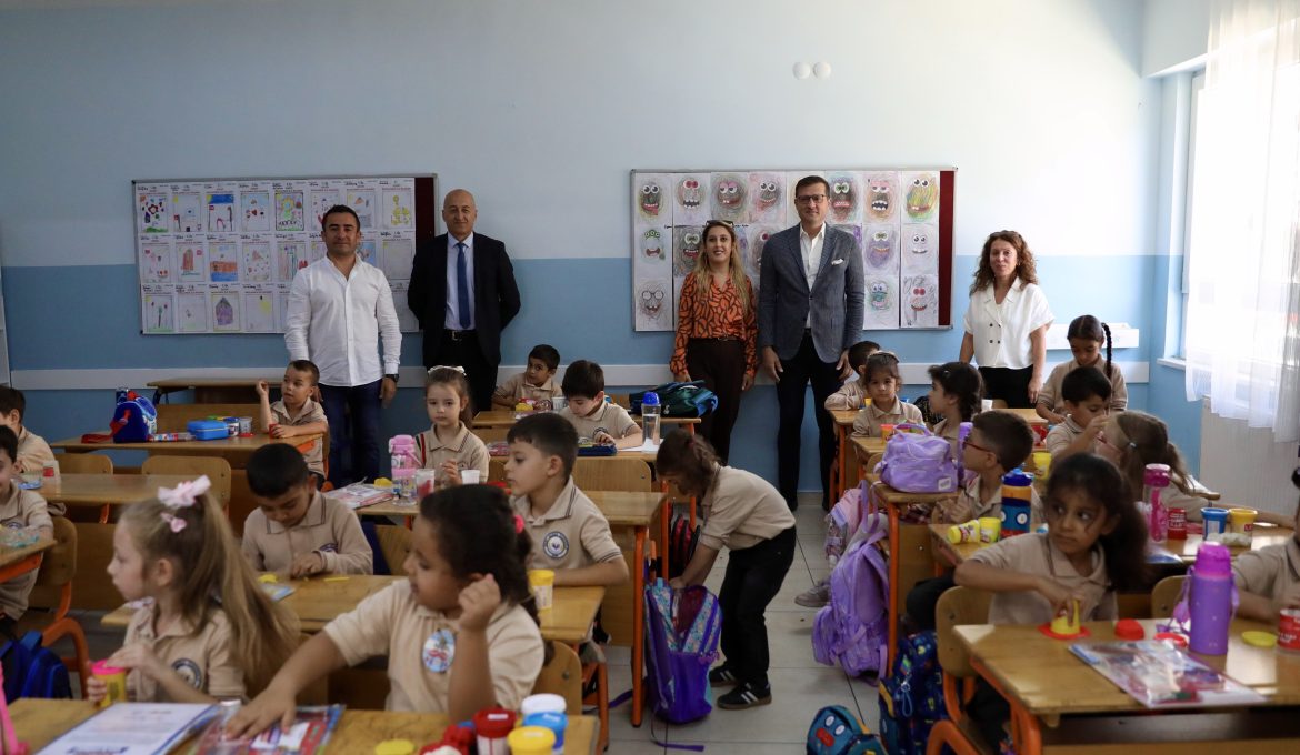 KIRTASİYE SETLERİ ÖĞRENCİLERE ULAŞTI