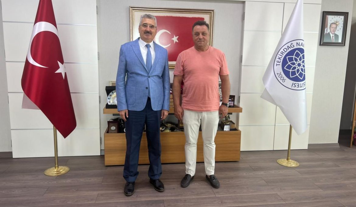 ÜNİVERSİTEMİZ REKTÖRÜNE VEDA ZİYARETİ