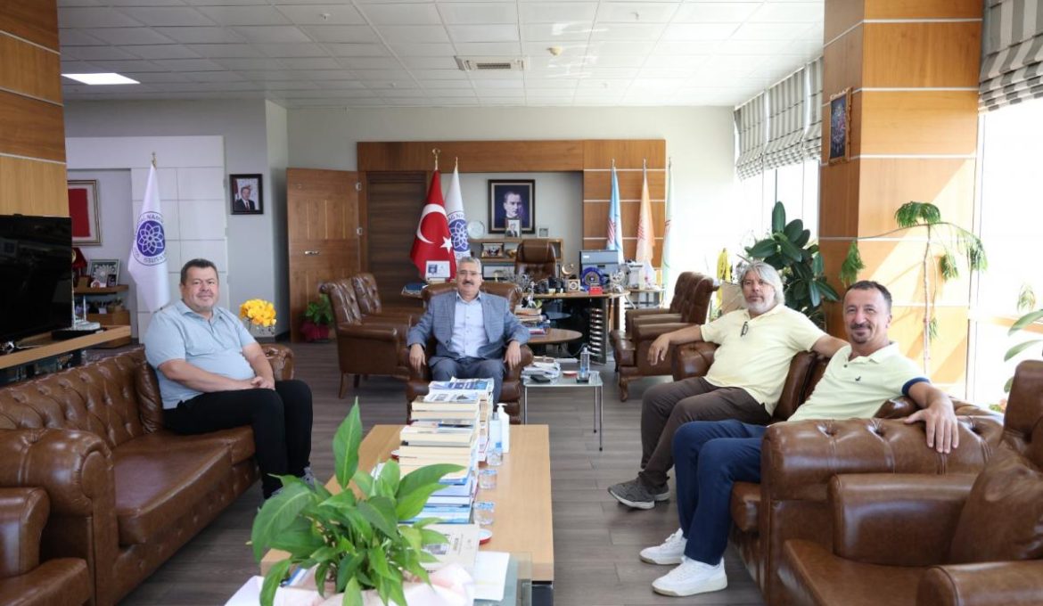 ÜNİVERSİTEMİZ REKTÖRÜNE ZİYARET