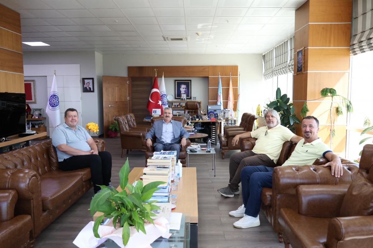 ÜNİVERSİTEMİZ REKTÖRÜNE ZİYARET