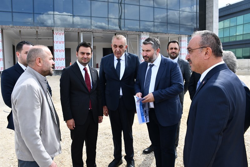 Vali Soytürk ve Bakan Yardımcısı İnan Model Fabrikada İncelemelerde Bulundu