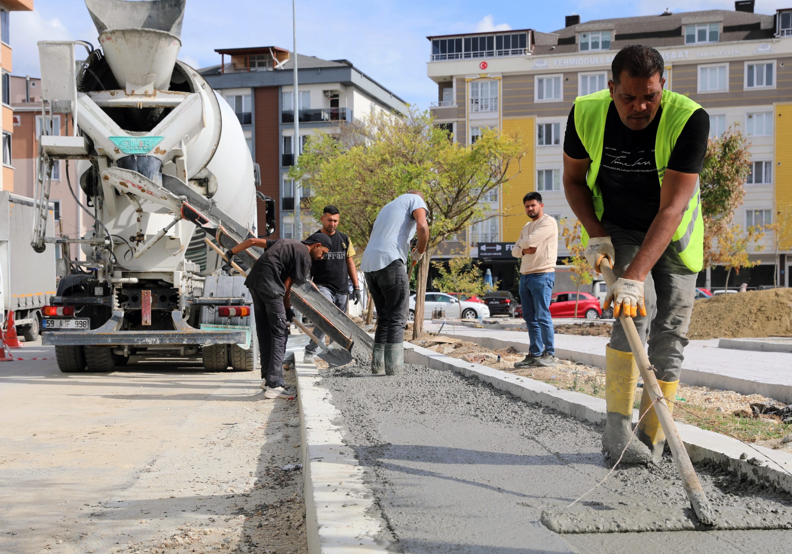 YÜZBAŞI SOKAK PARKI REVİZE ÇALIŞMALARI SÜRÜYOR