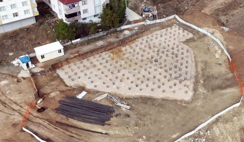 600 METREKÜP RADYE TEMEL BETONU DÖKÜLDÜ