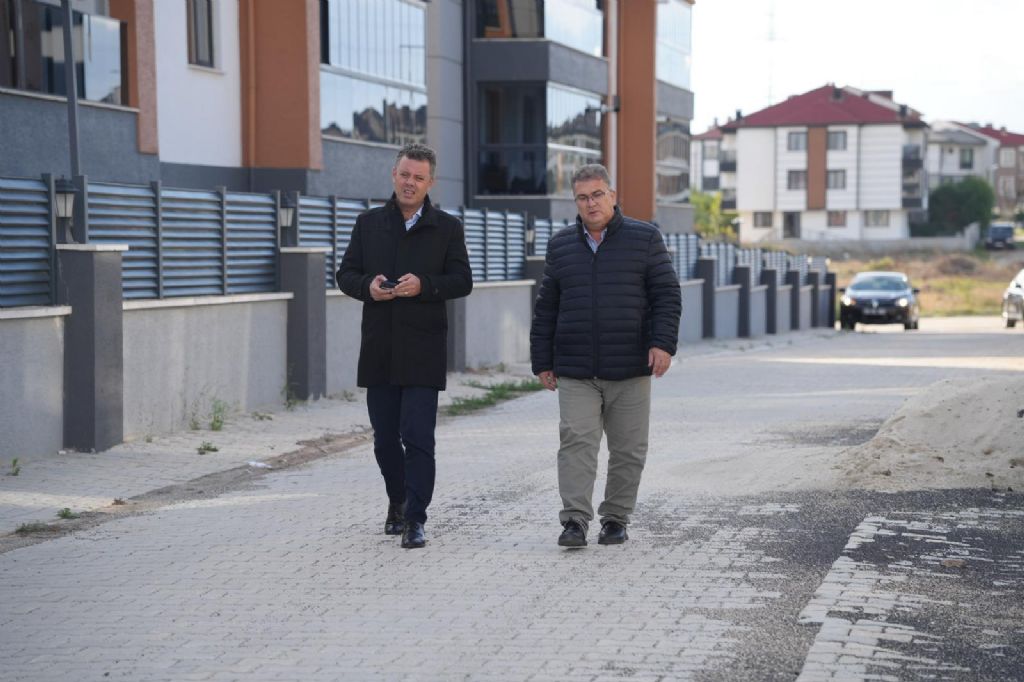 Başkan Sarıkurt, Gaziosmanpaşa Caddesi´ndeki Yol Çalışmalarını İnceledi