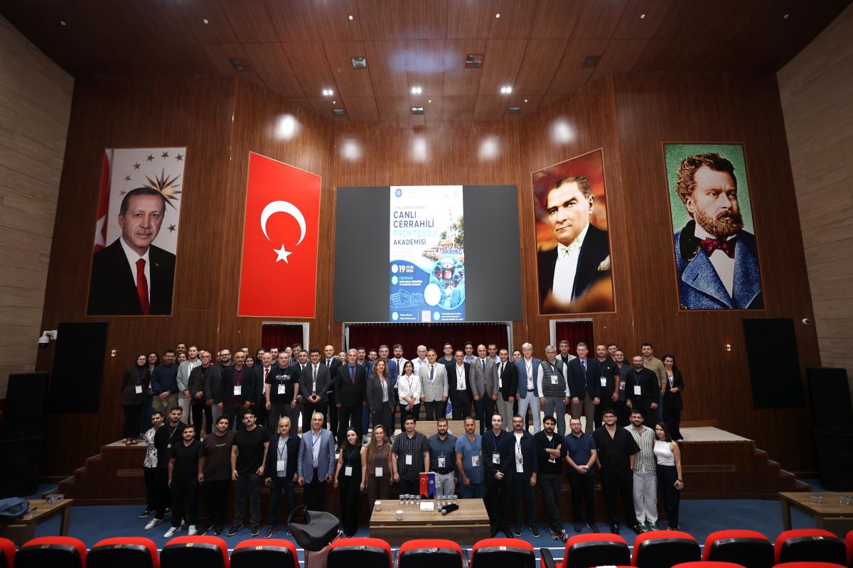 GENEL CERRAHLAR TEKİRDAĞ’DA BULUŞTU: CANLI CERRAHİ PROKTOLOJİ AKADEMİSİ BAŞARIYLA GERÇEKLEŞTİ